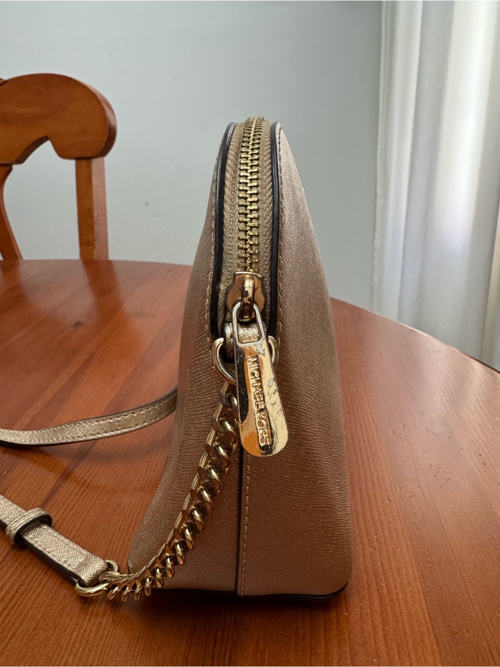 Michael Kors Metallic Jet Set Medium Gold Dome Crossbody Bag - Picture 3 of 6